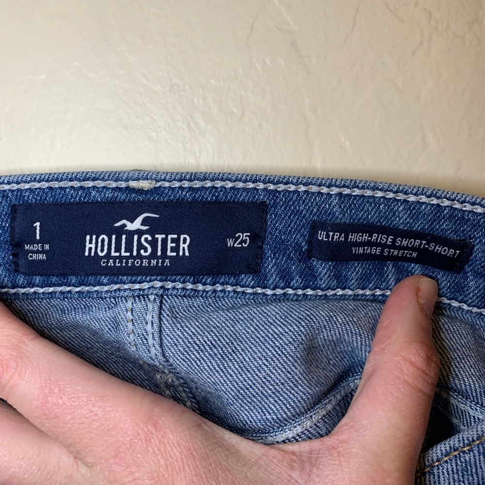 Hollister Ultra High Rise Acid Wash Shorts Size 1 - Picture 4 of 4